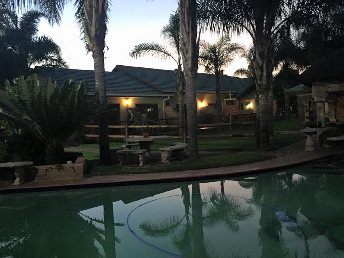 Lions Rest Guest House Germiston Exteriör bild