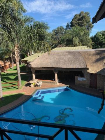 Lions Rest Guest House Germiston Exteriör bild